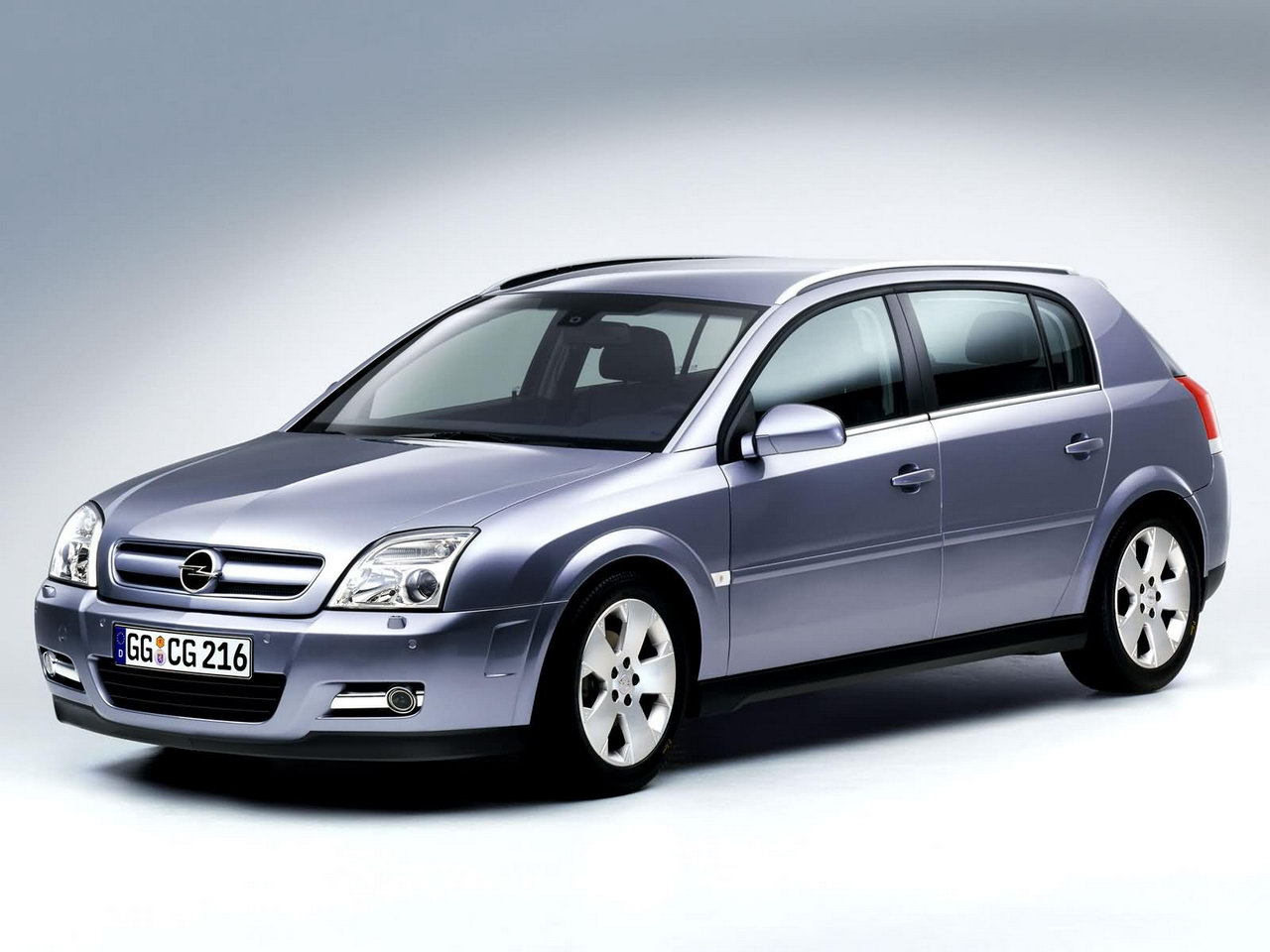 Opel Signum 3.2 V6 2003 001.jpg